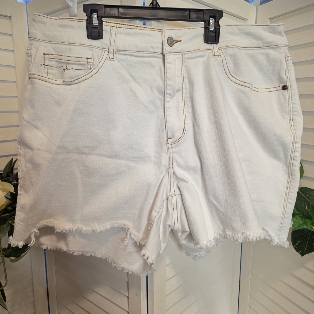 Judy Blue Ivory Frayed Jean Shorts 3XL 1424